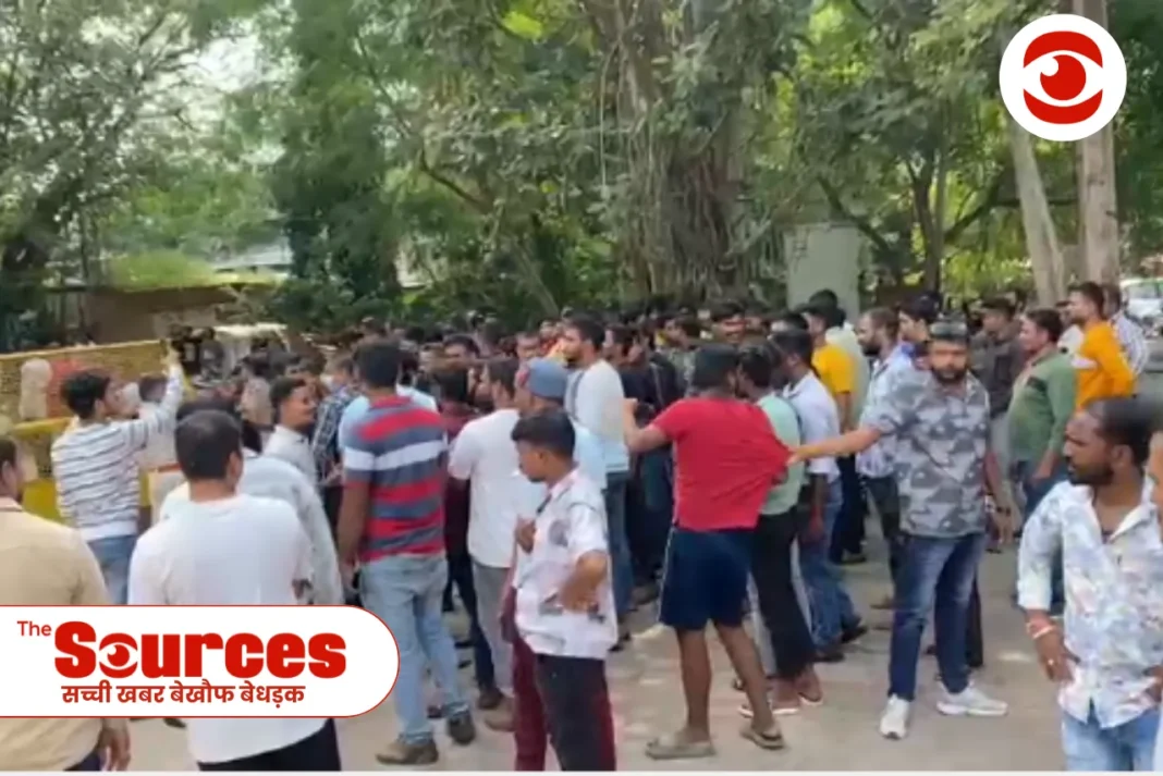 महू में धार्मिक तनाव:मदरसे के छात्रों की गाड़ी रोककर पूछताछ करने पर दो पक्षों मे झड़प,पुलिस ने दर्ज की FIR