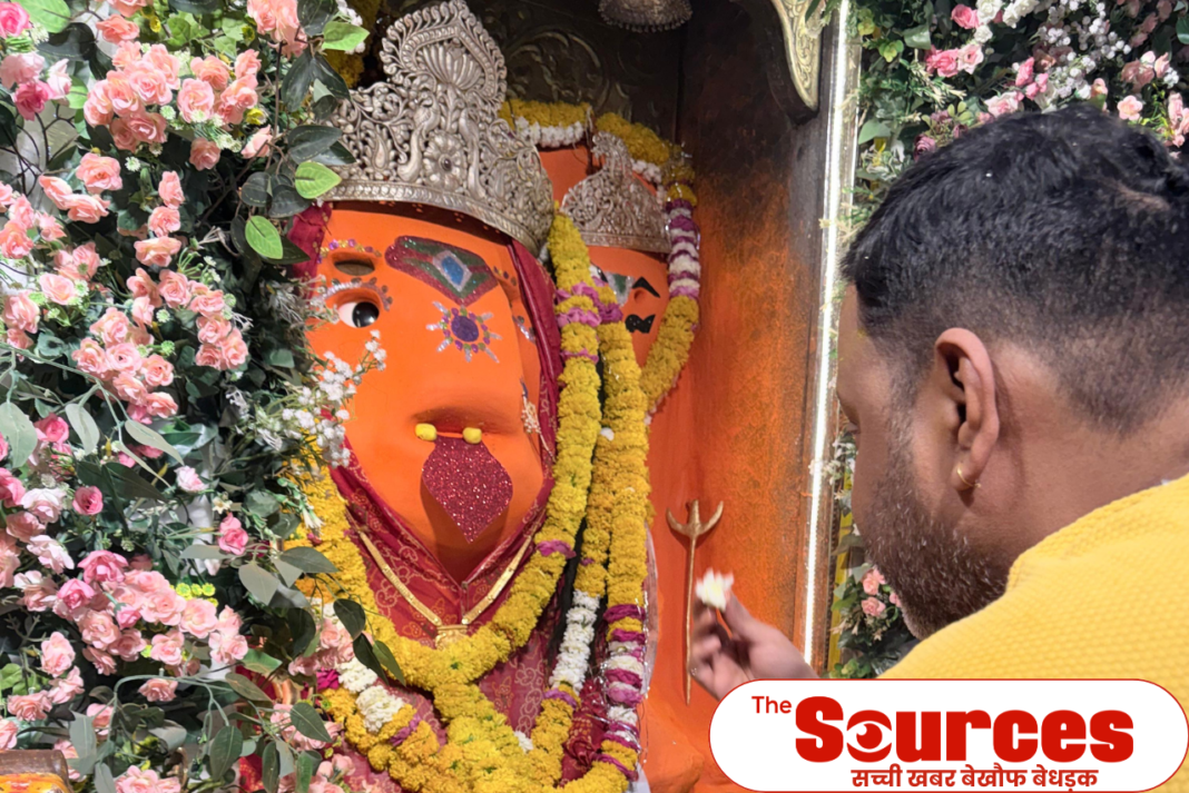 चैत्र नवरात्रि: महू के सात रास्ते स्थित प्राचीन काली माता मंदिर में उमड़ा आस्था का सैलाब